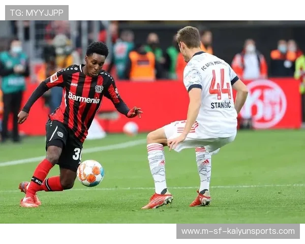 滕哈格走后首胜,勒沃库森9人展现团队韧性,勒沃库森球员